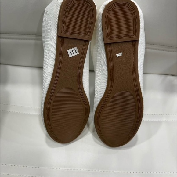 Elegant White Women's Flats with flexible souls - Picture 4 of 6
